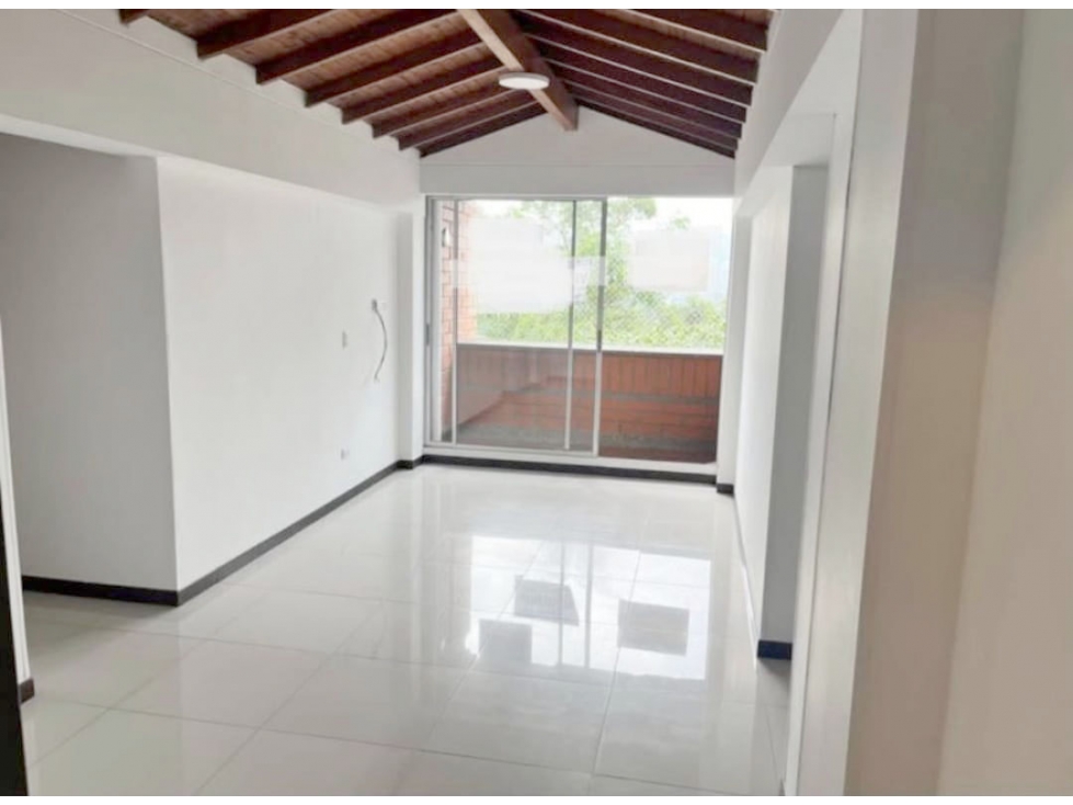 VENTA DE APARTAMENTO EN LA LOMA DE LOS BERNAL.