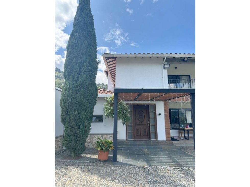 VENTA DE CASA FINCA EN CONDOMINIO DE COPACABANA.