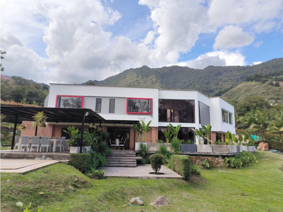 VENTA DE CASA FINCA EN CONDOMINIO DE COPACABANA.