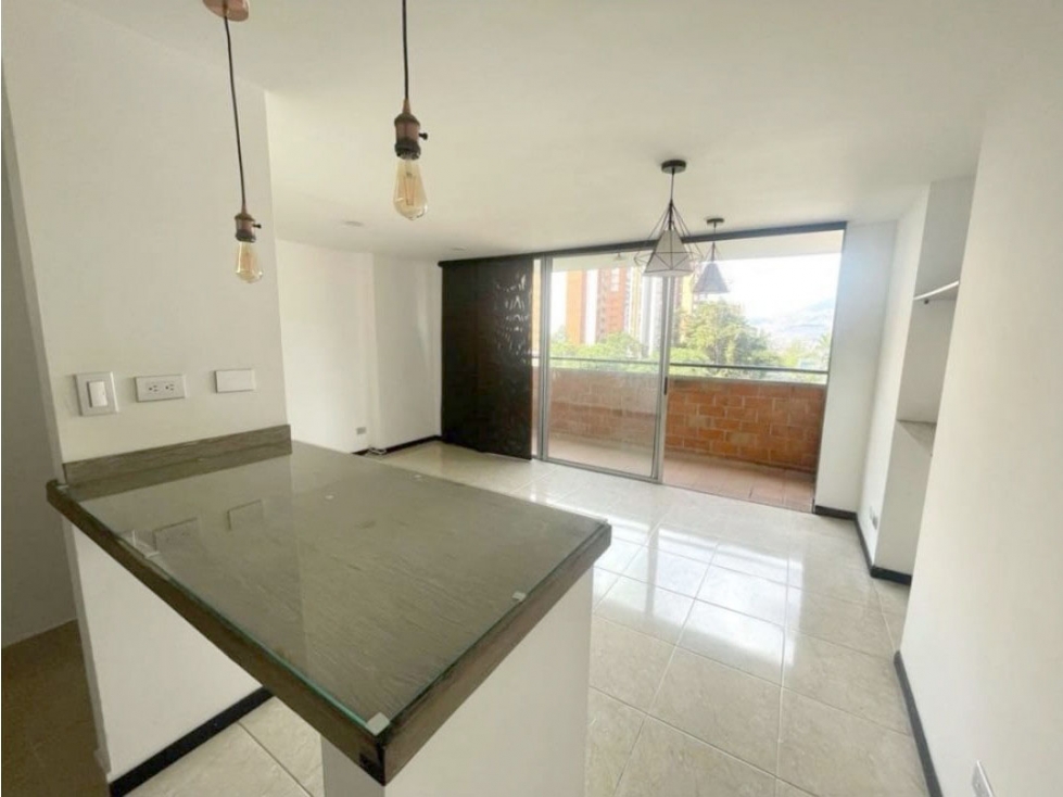 VENTA DE APARTAMENTO EN LA LOMA DE LOS BERNAL.