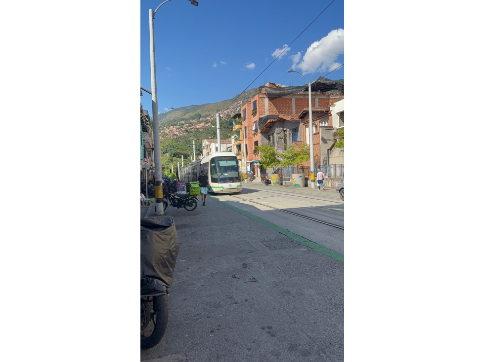 VENTA DE CASA-LOCAL ESQUINERO VIA PRINCIPAL TRANVIA — foto 3
