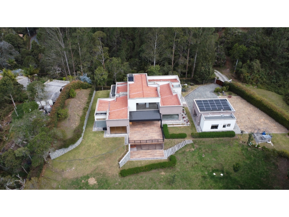 SE VENDE CASA CAMPESTRE EN LA LOMA DEL ESCOBERO