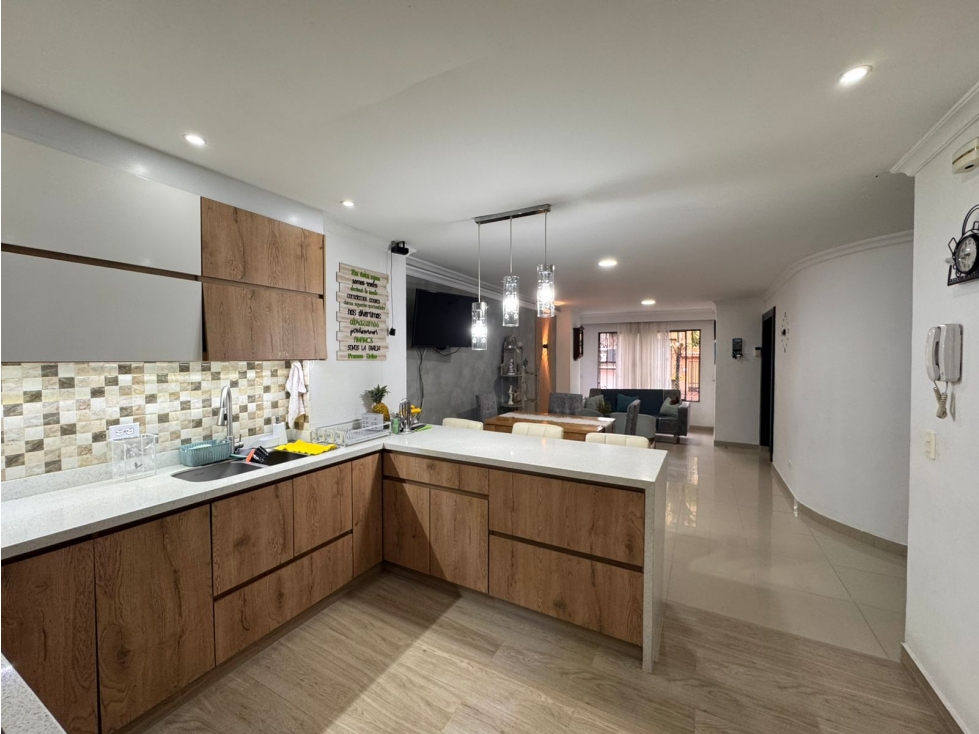 SE VENDE APARTAMENTO EN LAURELES