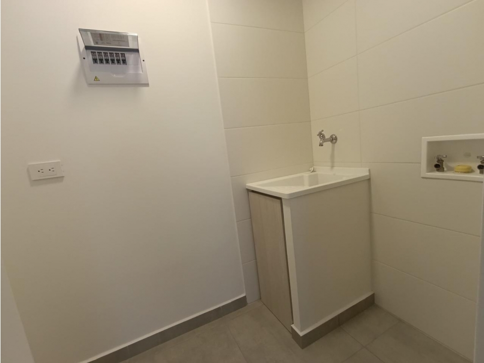 APARTAMENTO EN VENTA EN LOS COLORES, MEDELLIN — foto 6