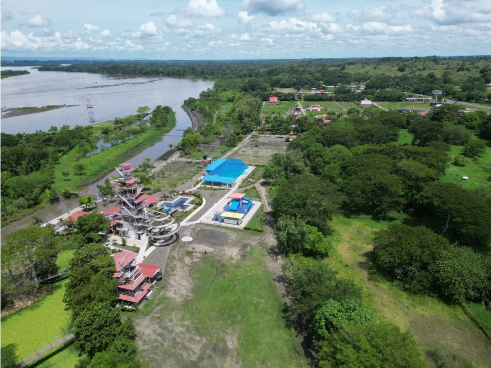 VENTA DE LOTE COMERCIAL EN LA RUTA DEL SOL - 2