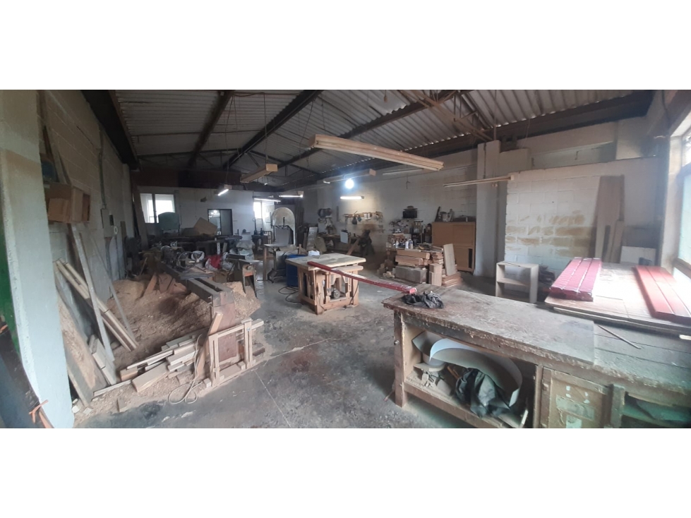 VENTA DE BODEGA EN CISNEROS