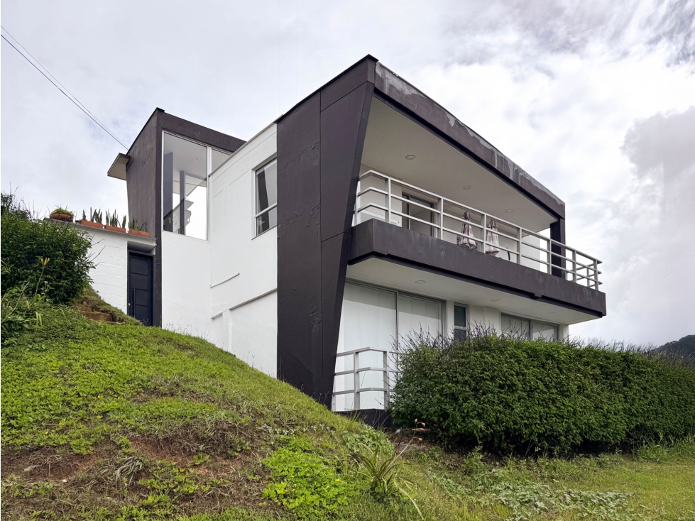VENTA CASA UNIFAMILIAR Área 121.9m2, Guatapé (Antiq) - 2