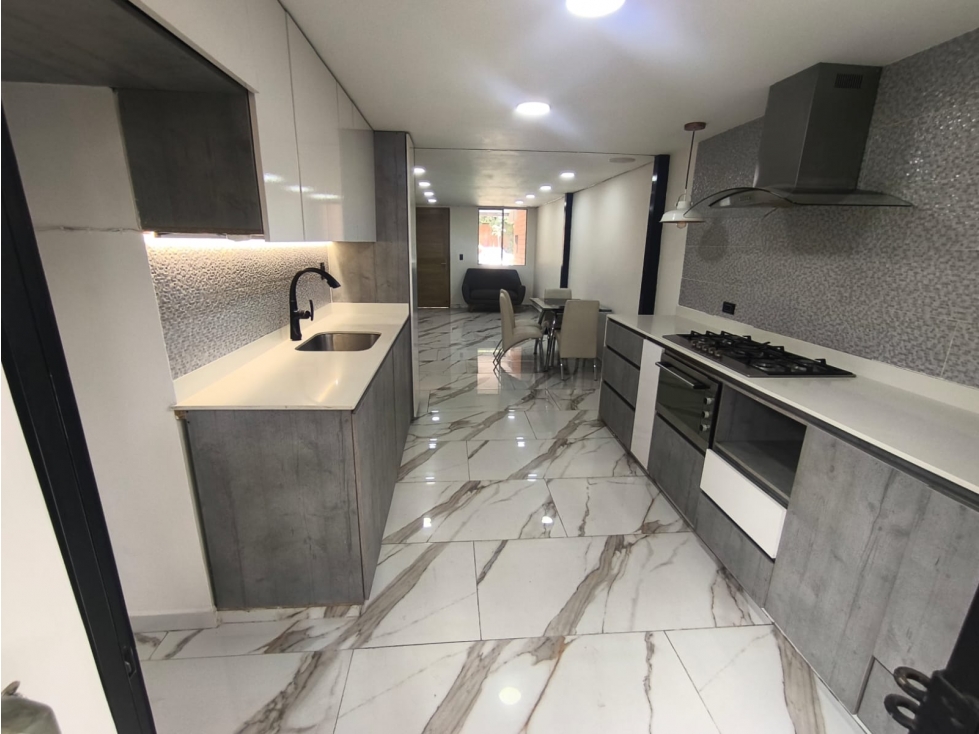 VENTA DE CASA DE 3 NIVELES SURAMERICA — foto 2