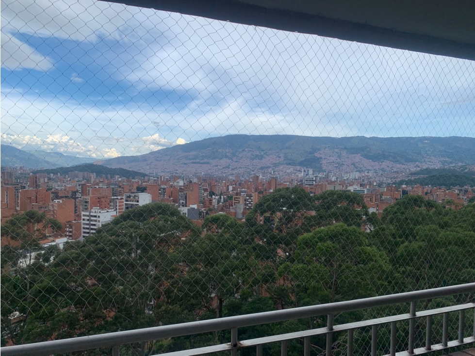 VENTA DE AMPLIO APARTAMENTO REMODELADO EN LAURELES LA CASTELLANA — foto 4
