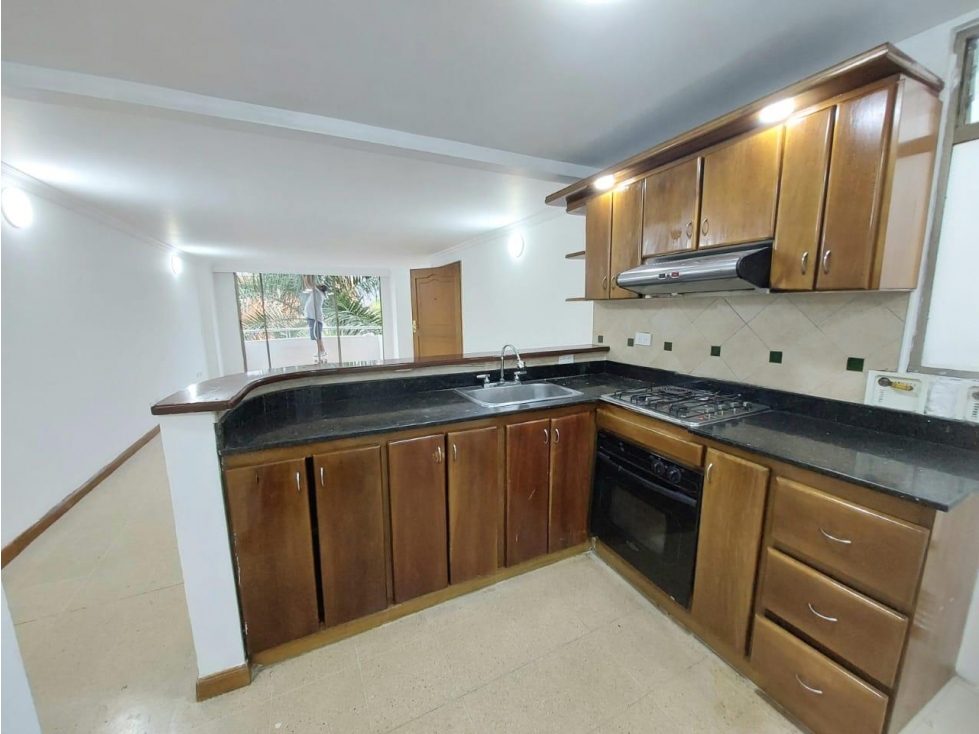 VENDO APARTAMENTO REMODELADO EN LA CASTELLANO EN PISO 4 POR ESCALAS — foto 5