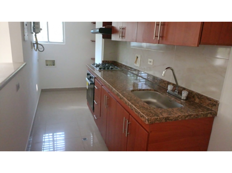 VENDO AMPLIO APARTAMENTO PISO BAJO EN CONQUISTADORES — foto 2