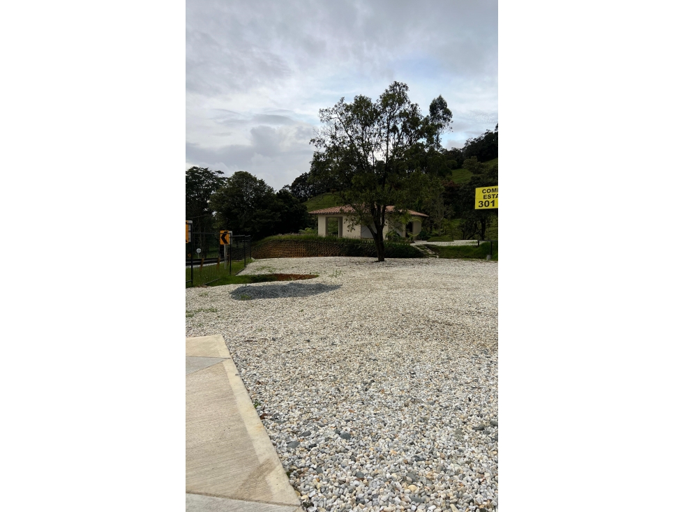VENDO LOTE COMERCIAL EN LAS PALMAS SECTOR EL PEAJE