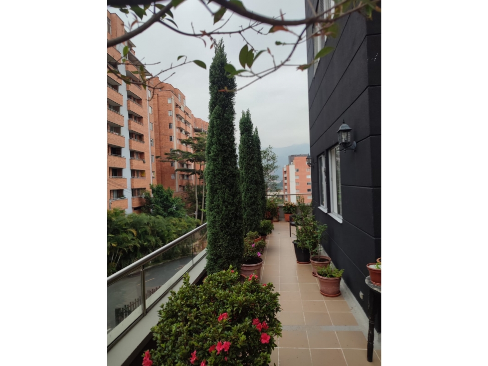Venta de apartamento en el sector de Cumbres, Envigado