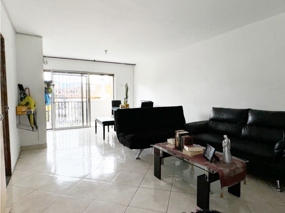 VENTA APTO (Casa multifamiliar) 180m2, Simón Bolívar P.2