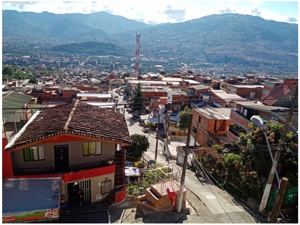 APARTAMENTO EN VENTA MANRIQUE EN EDIFICIO VENTA 2 PISO CON TERRAZA — foto 2
