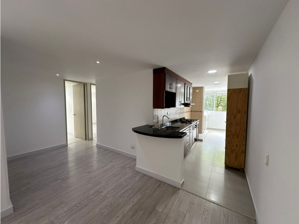 VENDO APARTAMENTO LOMA DE LOS BALSOS EXCELENTE UBICACION — foto 2