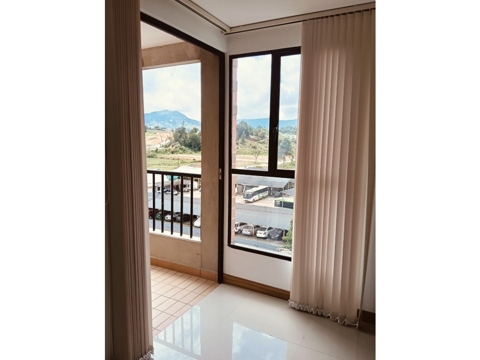 Venta de apartamento en El Carmen de Viboral, 75 m² y 2 balcones — foto 3
