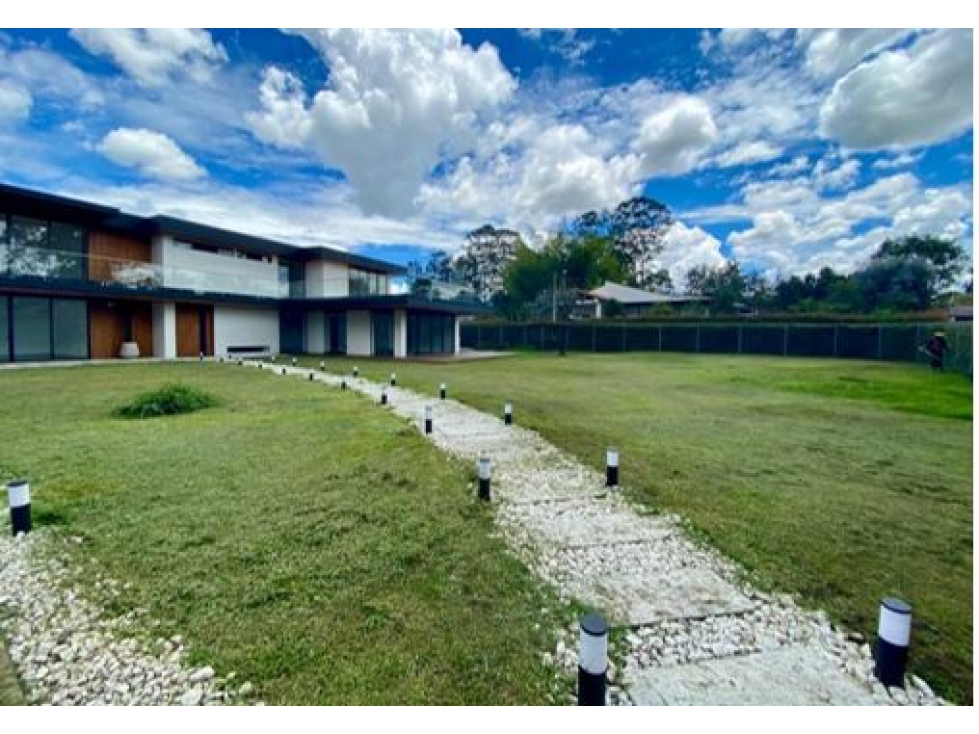 CASA CAMPESTRE DE LUJO EN VENTA EN LLANOGRANDE