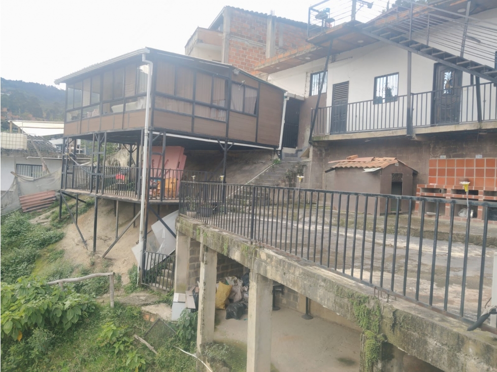 OPORTUNIDAD, LOTE CON CASAS EN VENTA EN BELÉN EL JARDÍN — foto 3