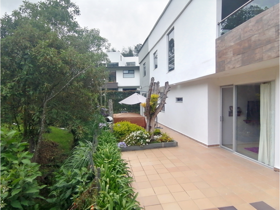 VENTA CASA UNIFAMILIAR ÁREA 530m2, Alto del Escobero