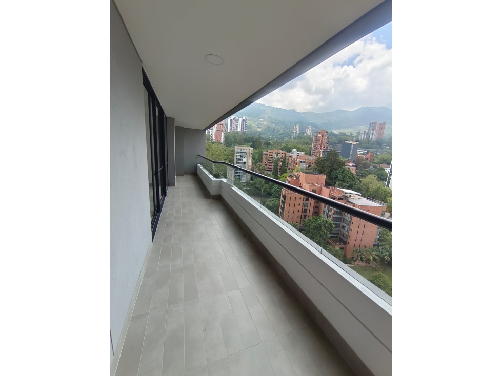 Venta de apartamento en El Poblado con gran balcón y vista NUEVO