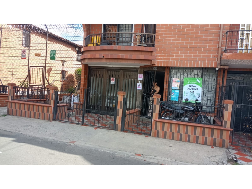 VENDO CASA COMERCIAL EN LE BARRIO SAN PABLO DE MEDELLIN - 2