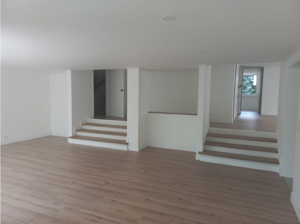 AMPLIO Y HERMOSO APARTAMENTO EN VENTA EN EL POBLADO