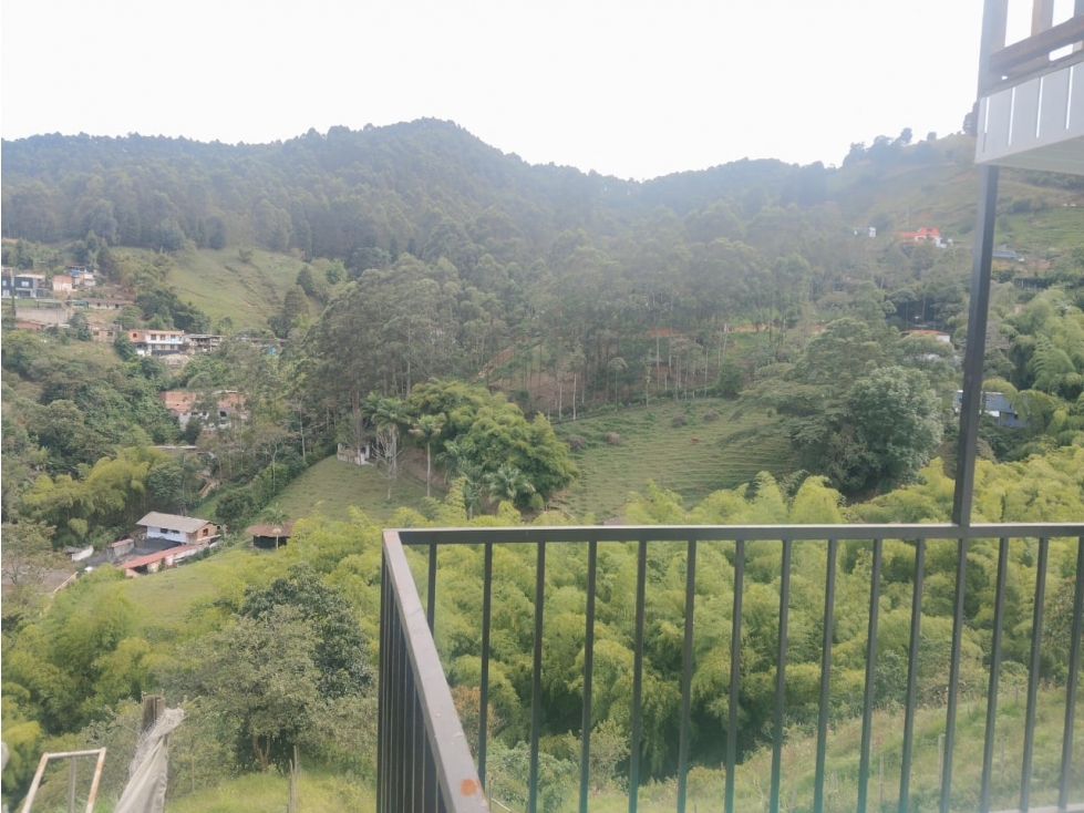 OPORTUNIDAD, LOTE CON CASAS EN VENTA EN BELÉN EL JARDÍN