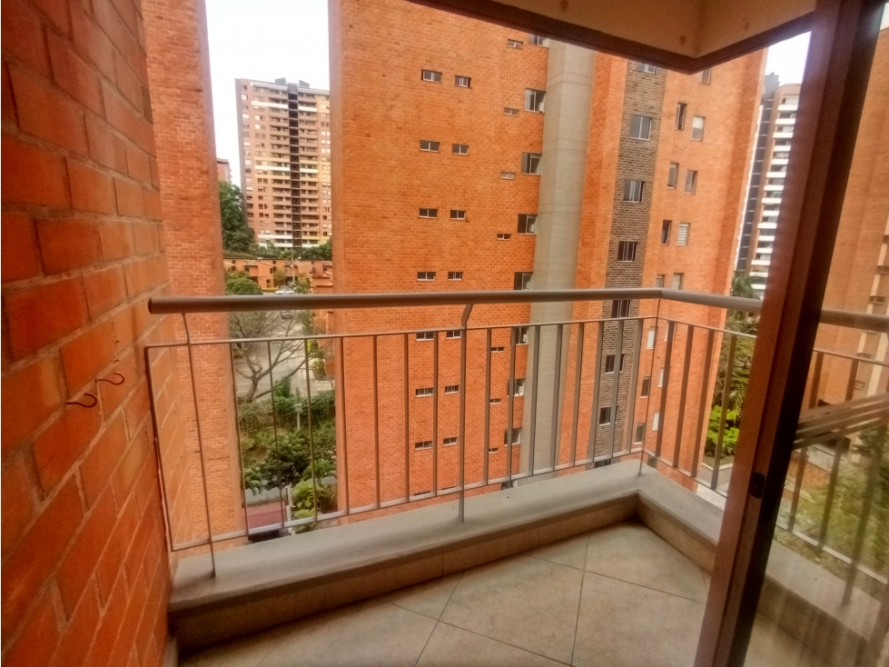 EN VENTA APARTAMENTO EN LOMAS DE LOS BERNAL — foto 4