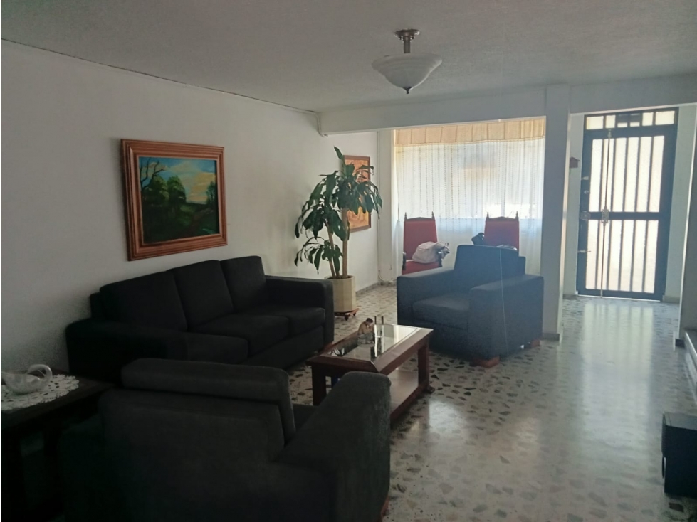 VENTA CASA MEDIA MIXTURA EN CALASANZ