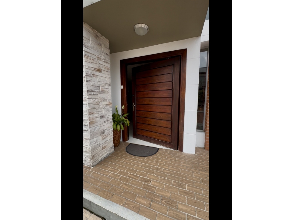 VENTA HERMOSA CASA EN LA CEJA