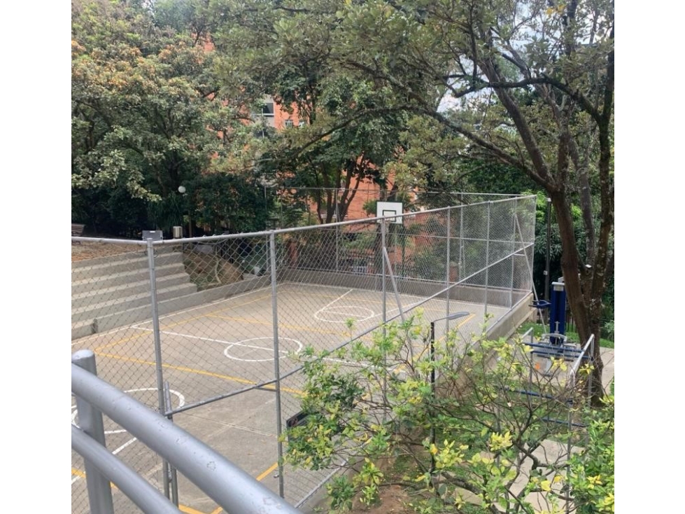 EN VENTA APARTAMENTO TRADICIONAL EN CASTROPOL - MEDELLIN — foto 3