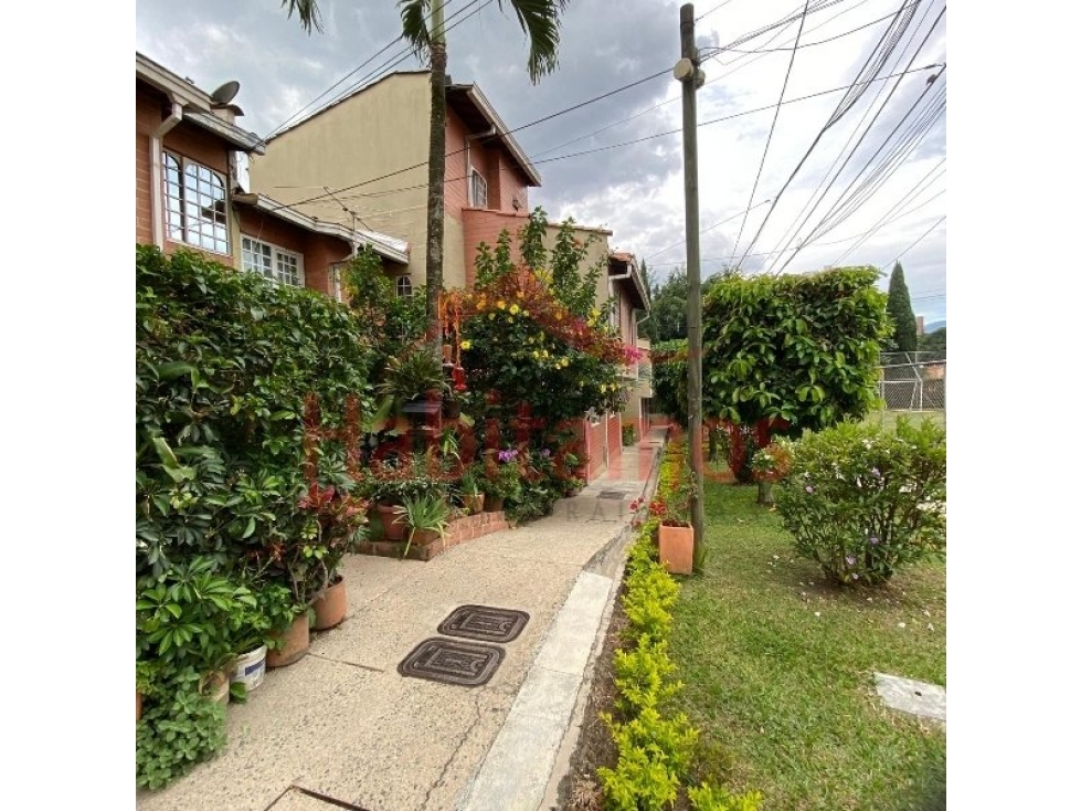 Casa en venta Sabaneta, sector Prados de Sabaneta.