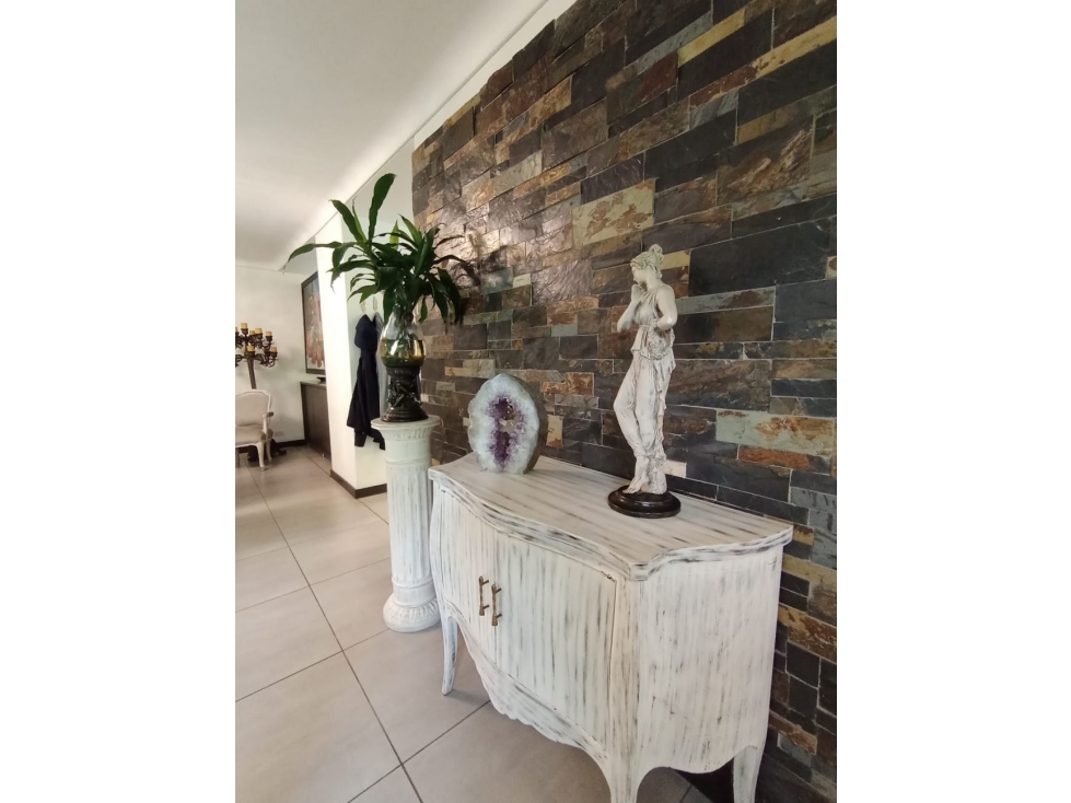 SALE OF 315 METER APARTMENT IN THE TOWN OF MEDELIN
