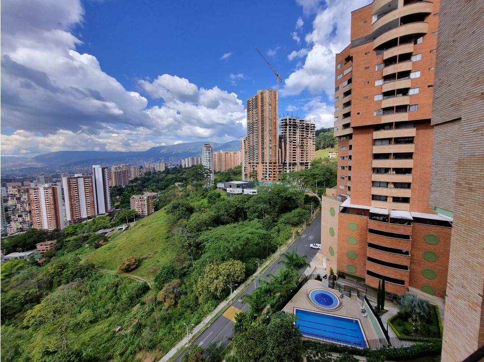 VENDO APARTAMENTO SABANETA LOMA AVES MARIAS 4 ALCOBAS 5 BAÑOS