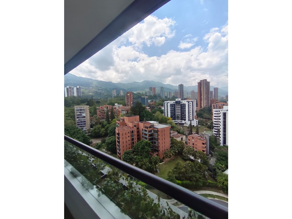 Venta de apartamento en El Poblado con gran balcón y vista NUEVO — foto 3