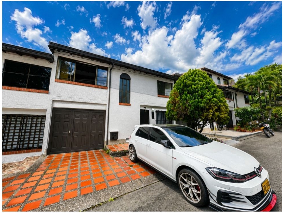 CASA DE 2 NIVELES EN VENTA ENVIGADO UNIDAD CERRADA VALLEJUELOS