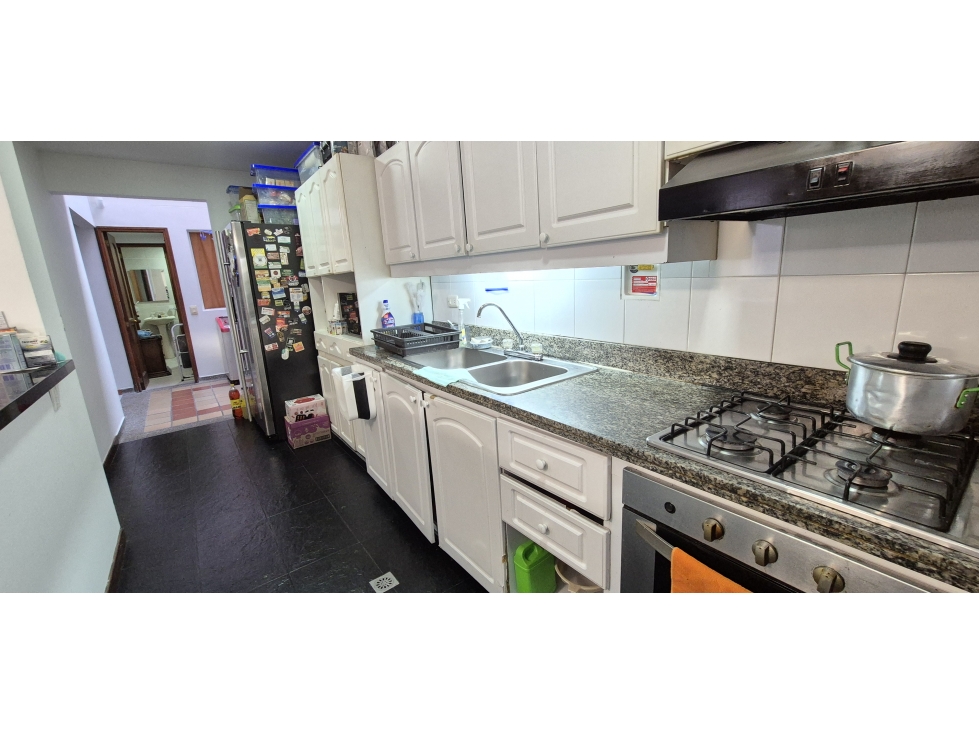 VENDO CASA EN ENVIGADO DE 3 NIVELES CON 5 ALCOBAS EN LAS BRUJAS — foto 2