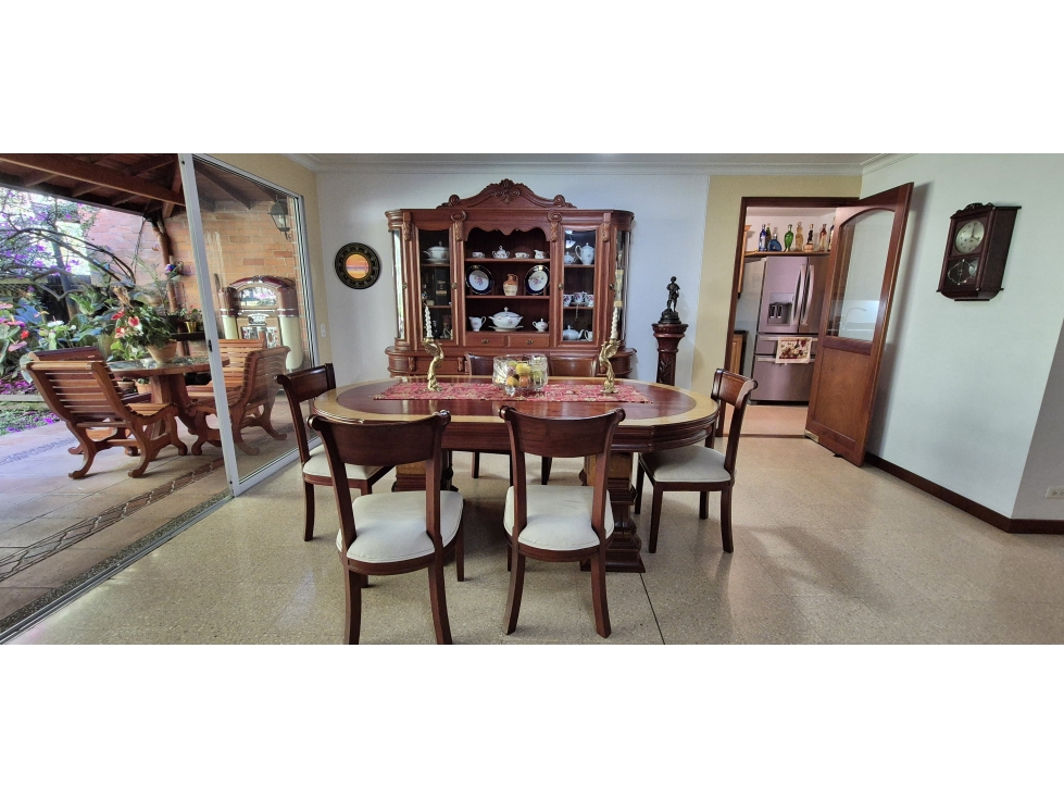 VENDO CASA DE 2 NIVELES EN ENVIGADO LAS BRUJAS