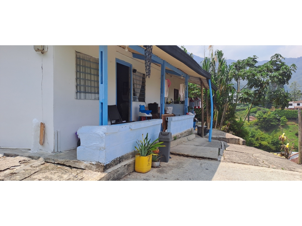VENDO LOTE CON 2 PROPIEDADES CONSTRUIDAS EN SABANETA VEREDA LAS BRISAS — foto 3