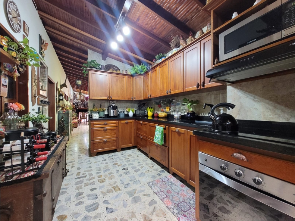 CASA UNIFAMILIAR GIRARDOTA, CERCA AL PARQUE - 1