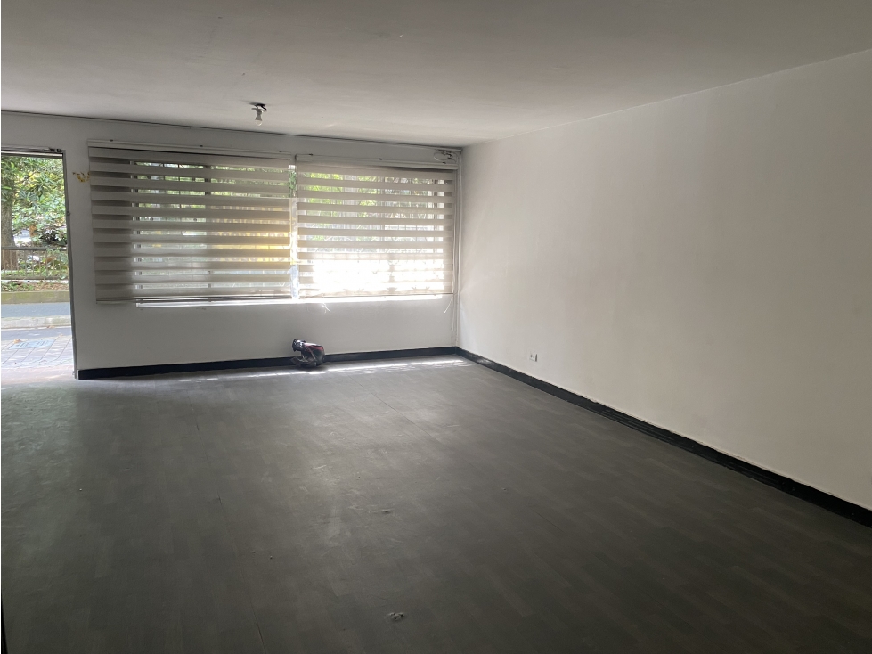 VENTA DE CASA LOTE EN LAURELES NOGAL