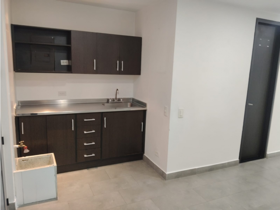 OFICINA EN VENTA EN EXCLUSIVA ZONA DE EL POBLADO CON LINDA VISTA — foto 4