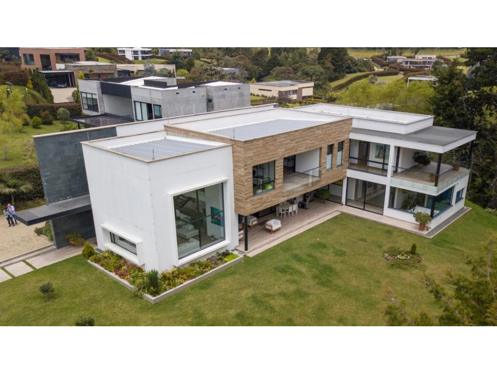 En venta casa alto de las palmas, unidad cerrada!