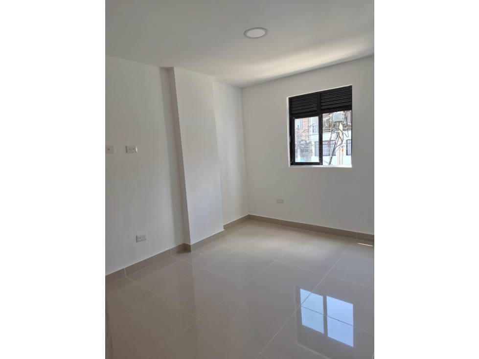 HERMOSO APARTAMENTO EN BARRIO CRISTOBAL — foto 4
