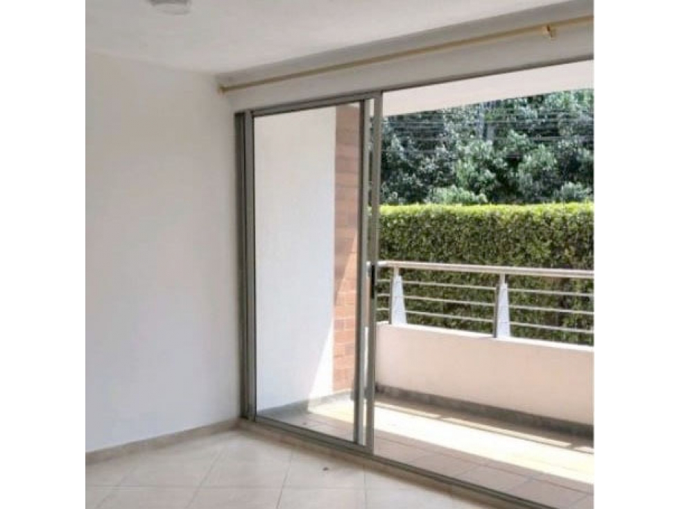 VENTA DE APARTAMENTO EN LA LOMA DE LOS BERNAL. — foto 2