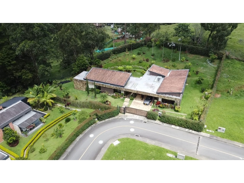 SE VENDE CASA CAMPESTRE EN ENVIGADO LOMA DEL ESCOBERO — foto 2