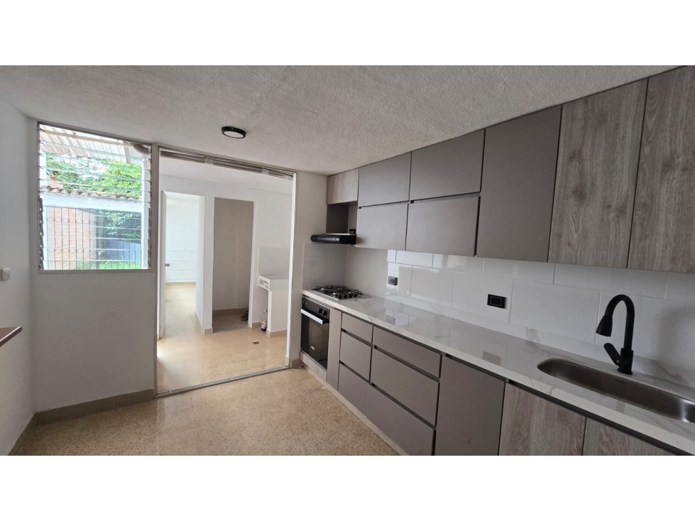 SE VENDE CASA EN ENVIGADO LAS ANTILLAS PARTE BAJA — foto 2