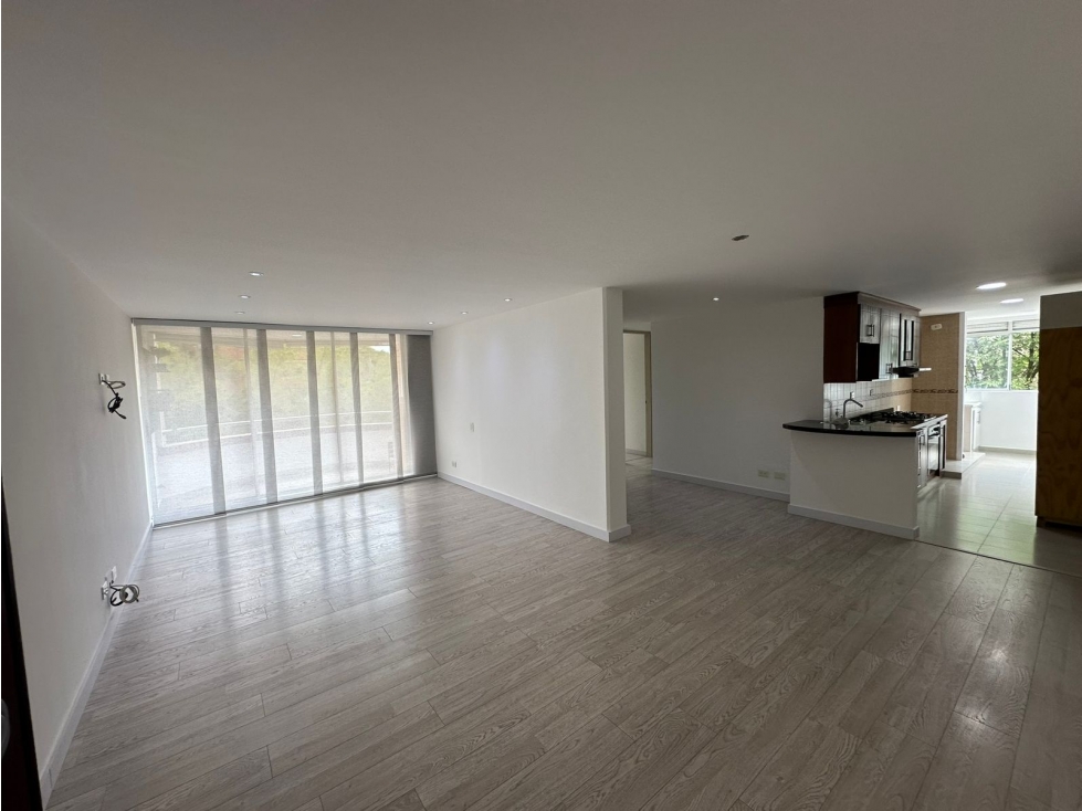 VENDO APARTAMENTO LOMA DE LOS BALSOS EXCELENTE UBICACION — foto 4