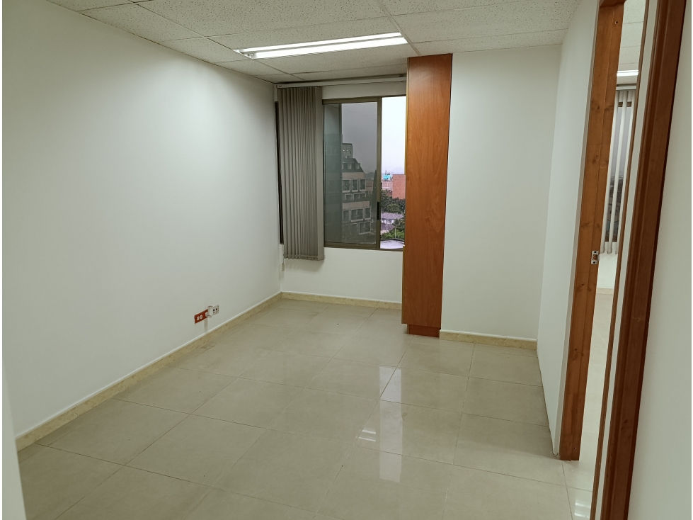 VENDO - ARRIENDO OFICINA EN VILLA CARLOTA - EL POBLADO — foto 2
